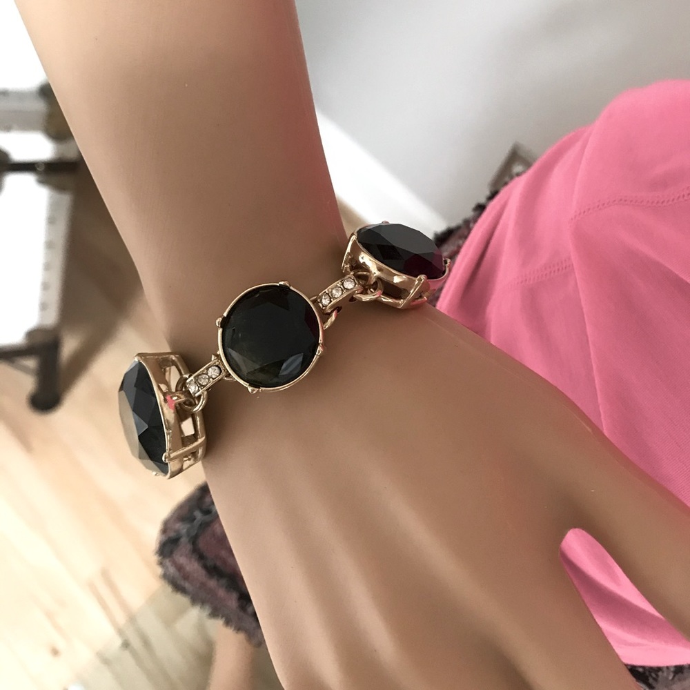 Ann Taylor Chunky Bracelet. Green stone. NWT